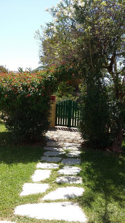 La Contea Bed & Breakfast SantʼAnna Arresi Exterior foto