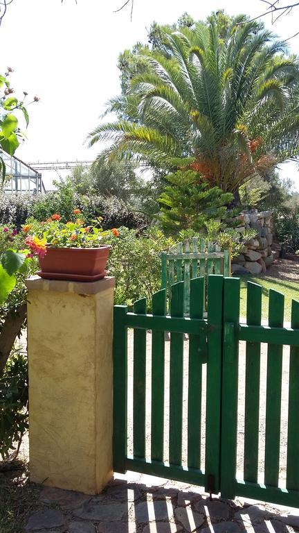 La Contea Bed & Breakfast SantʼAnna Arresi Exterior foto
